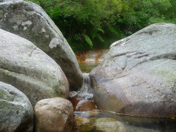 Adega denuncia que se lle dea prioridade ao negocio privado sobre o desenvolvemento local sustentábel / Foto: Cancela de Sas (Flickr)